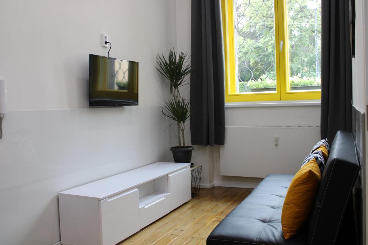 Apartment Lyly - Modern With Free Parking *